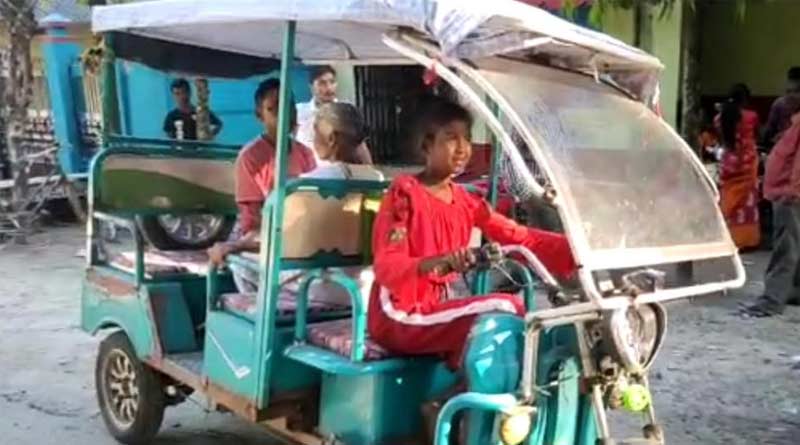 A schoolgirl from Malbazar is running Toto to run her family | Sangbad Pratidin