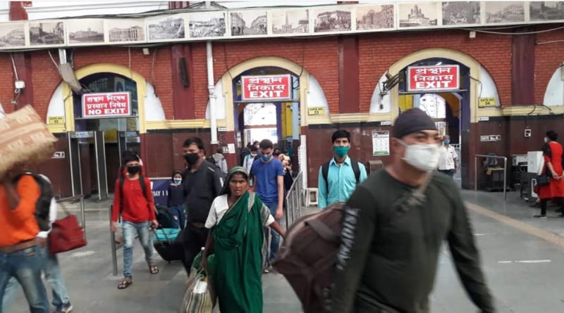 Corona restrictions flouted at Howrah station | Sangbad Pratidin