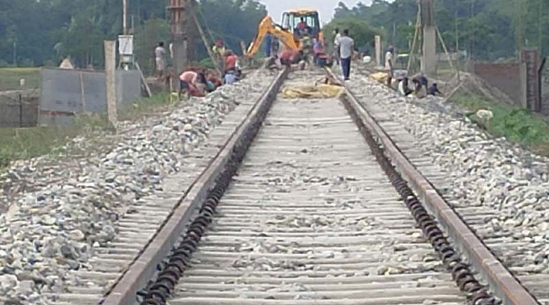 3 gangmen of railway died in a aciident at Duan station of Paschim Medinipur । Sangbad Pratidin