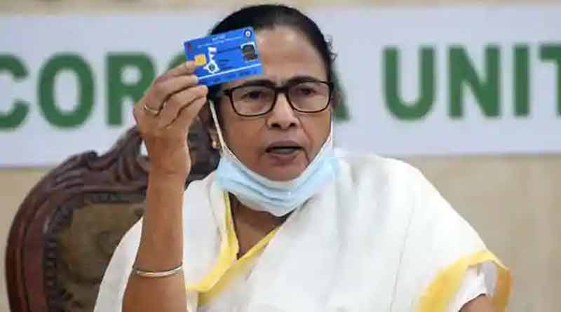 A resident of Balurghat praises CM Mamata Banerjee for the health card that helps him to survive| Sangbad Pratidin