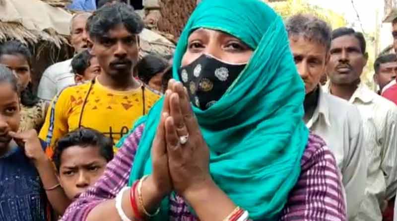 A woman stages protest in front of her in laws house | Sangbad Pratidin