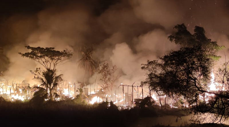 Fire at a slum area from cylinder blast near Kakdwip station, many houses burnt |SangbadPratidin