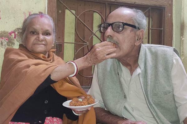 Sujit-Chatterjee-with-his-relative