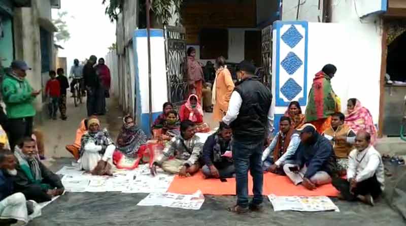 BJP workers stage protest in front of Panchayet office | Sangbad Pratidin