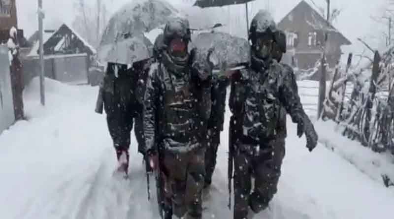 Indian Army help Woman & her newborn to reach home safely | Sangbad Pratidin