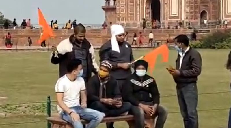 Saffron flag waived in premises of Taj Mahal, video goes viral | Sangbad Pratidin