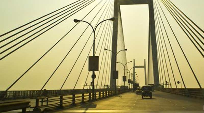 A youth attempted suicide by jumping from second Hooghly bridge in Kolkata | Sangbad Pratidin