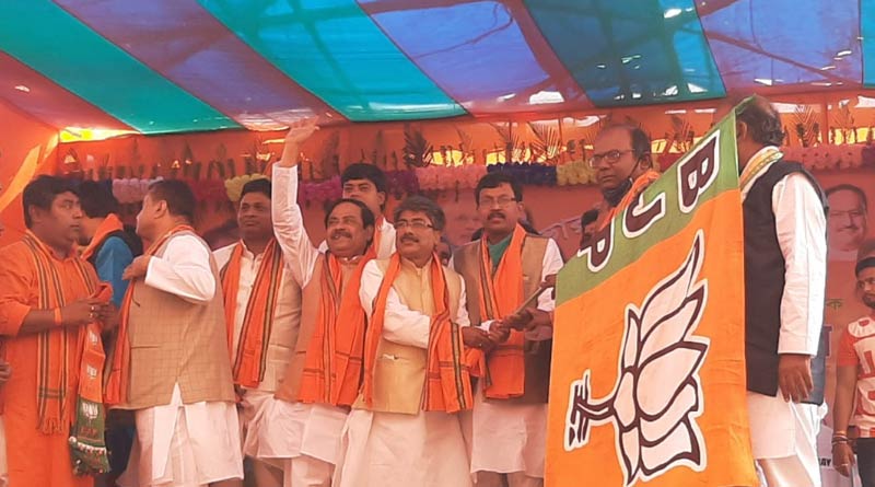 MLA of Diamond Harbour switched to BJP from TMC along with others at Baruipur |SangbadPratidin