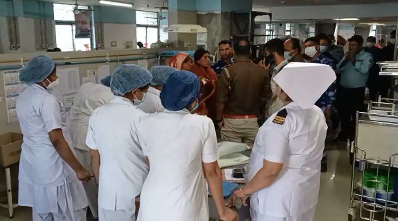 A Heath worker allegedly threw a newborn in cGovernment Medical College And Hospital | Sangbad Pratidin