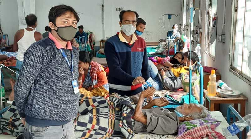 Administrative officials went to the hospital and gave the patient a health card in Burdwan | Sangbad Pratidin
