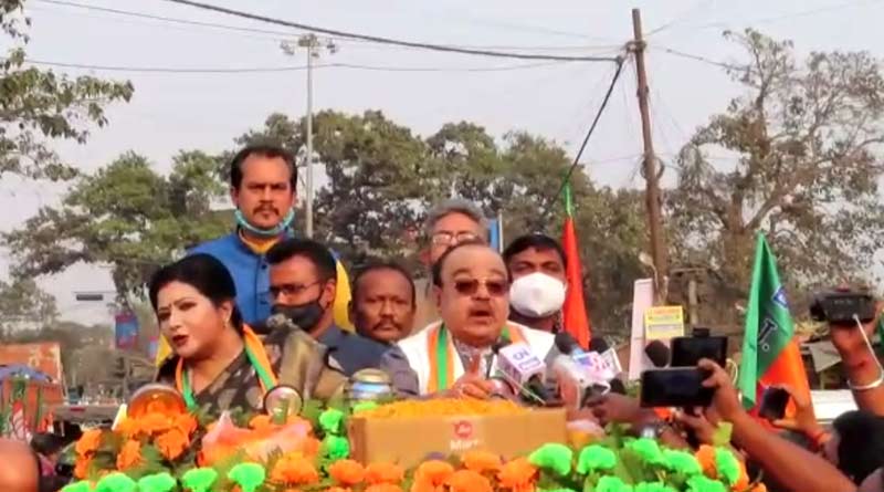 Police stopped Sovan Chatterjee and Baisakhi Banerjee's road show ।Sangbad Pratidin