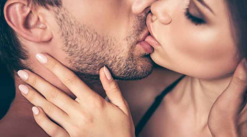 How to kiss your valentine in this pandemic? Read Details | Sangbad Pratidin