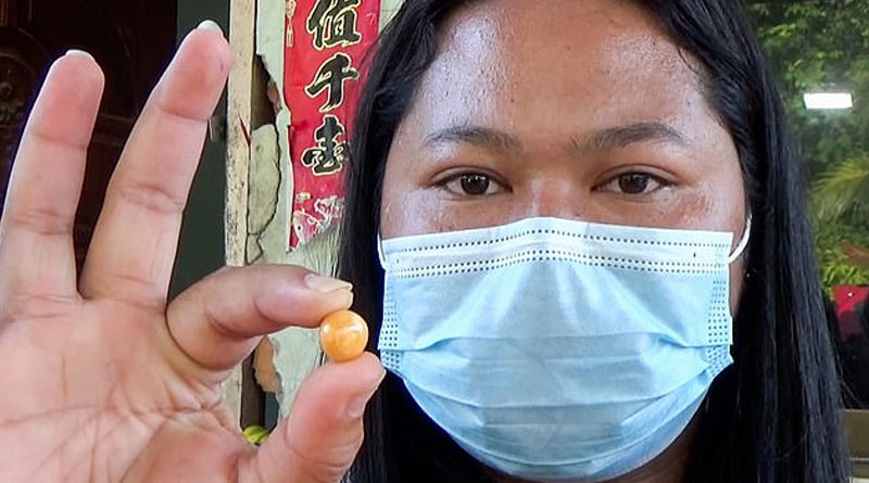 Poor woman finds orange Melo pearl worth crores of rupees in meal | Sangbad Pratidin