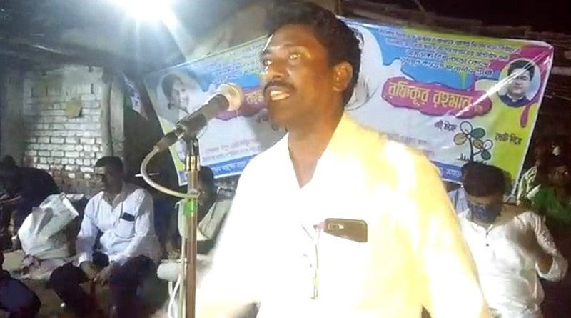 TMC leader threats to stop ration and other govt. fecilities if they won't vote for TMC, video goes viral at Amdanga |Sangbad Pratidin