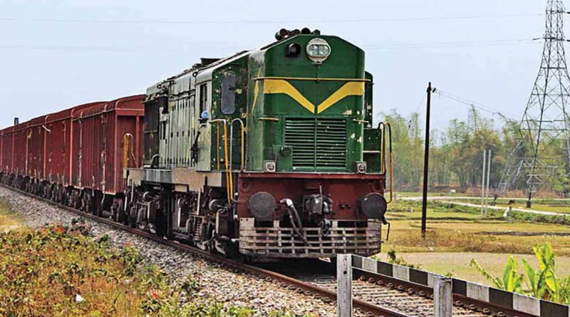Death of two after being hit in train in Nadia's Ranaghat | Sangbad Pratidin