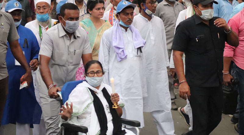 Mamata Banerjee holds candle march at Burdwan to protest Sitalkuchi incident |Sangbad Pratidin