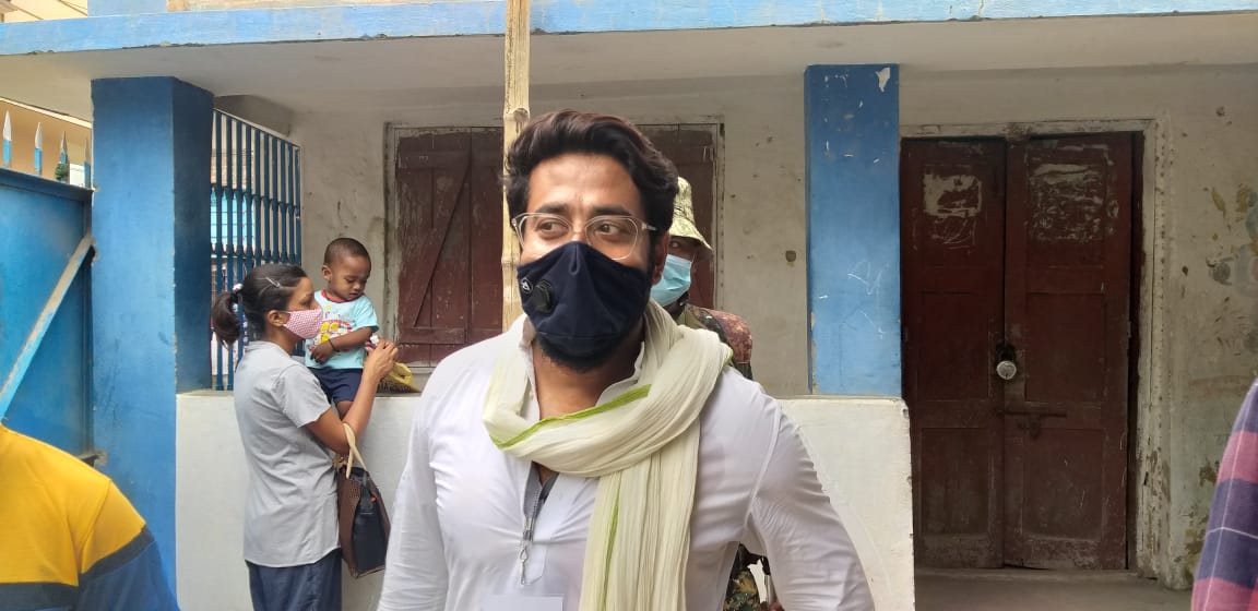  West Bengal Election: TMC Candidate Raj Chakraborty visiting booths at Barrackpur