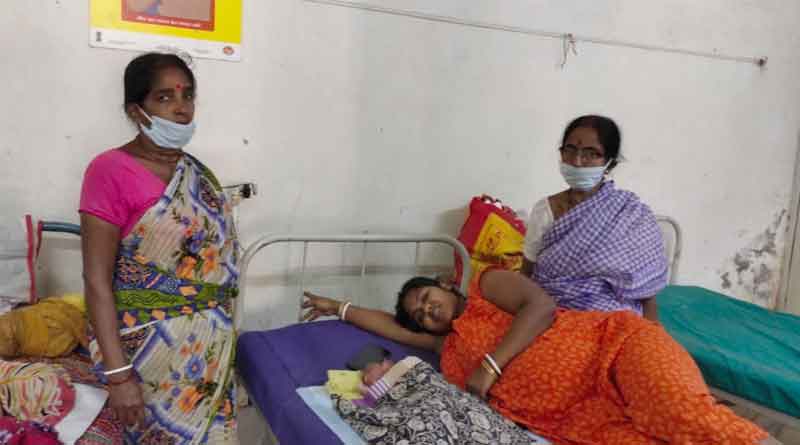Pregnant woman delivers baby at rest room of Hospital at Guskara Purba Bardhaman | Sangbad Pratidin