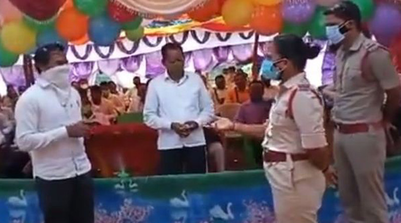 Prayer meet in Andhra Pradesh, violating lockdown, stopped by cops | Sangbad Pratidin