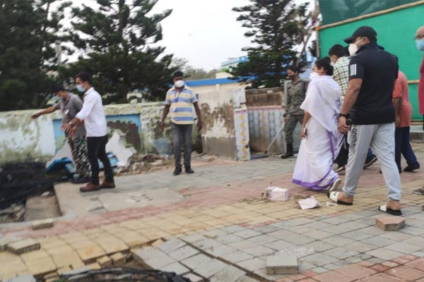Yaas : CM Mamata Banerjee visits Cyclone Yaas affected areas of Digha sea beach
