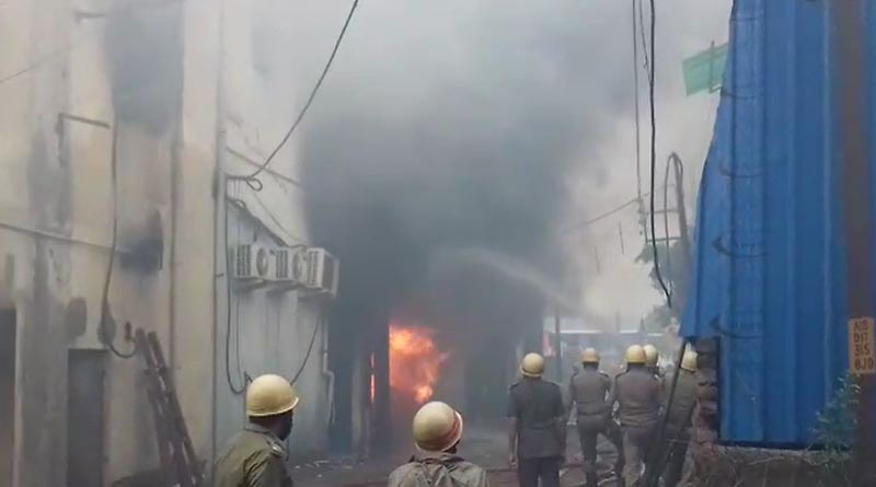 Massive fire breaks out at Cotton mill in Howrah, no casuality | Sangbad Pratidin