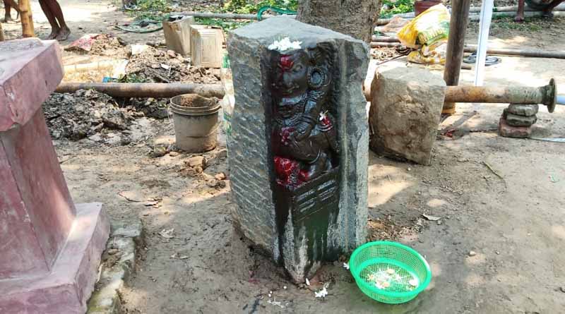 An ancient idol rescued from the ground at Samserganj of Murshidabad । Sangbad Pratidin