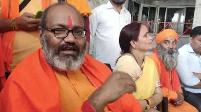 Delhi Police arrested a resident of Pulwama who was allegedly tasked to kill Yati Narsinghanand Saraswati । Sangbad Ptaridin