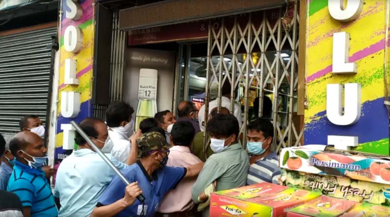 Crowd infront of liquor shops in Kolkata after announcing strict restrictions| Sangbad Pratidin