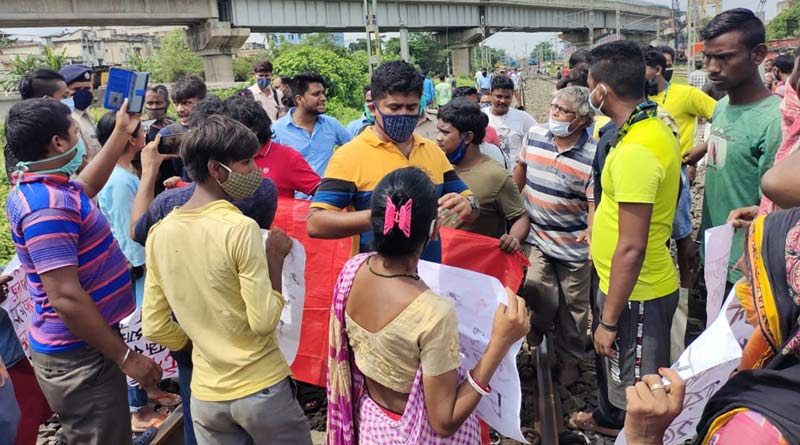 Passengers stage protest at Dumdum Cantonment station demanding to ride on Staff special trains | Sangbad Pratidin