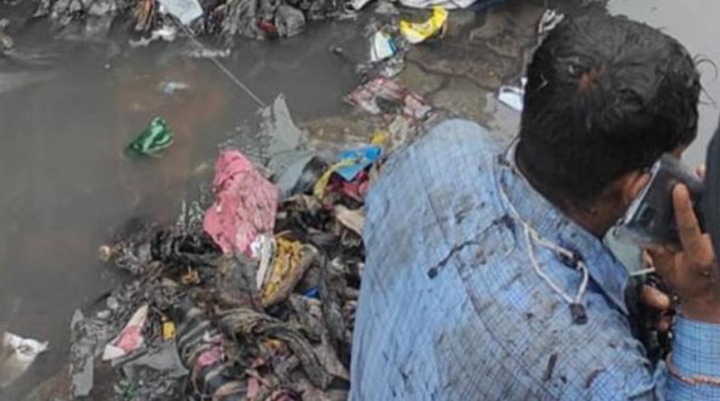 Mumbai MLA asks workers dump garbage on contractor for not doing 'job' properly | Sangbad Pratidin