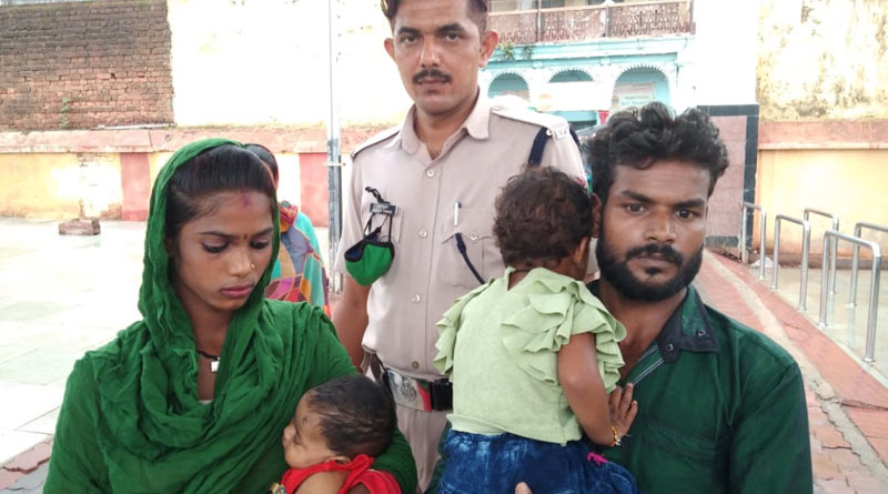 RPF jawan saves chil and mother from falling into the rail track, people praise him | Sangbad Pratidin