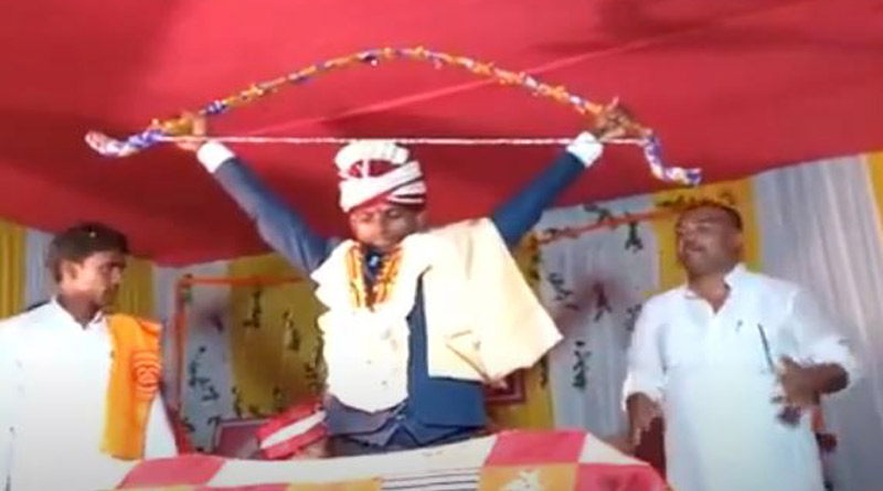 Bihar groom breaks dhanush before putting jailmala around brides neck | Sangbad Pratidin