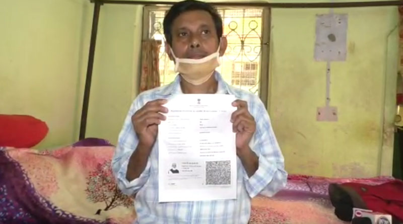 A man gets covid vaccination certificate without vaccination in Panihati ।Sangbad Pratidin