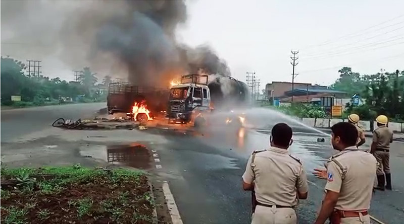 terrible road accident on NH 2 in Asansol, 3 died | Sangbad Pratidin