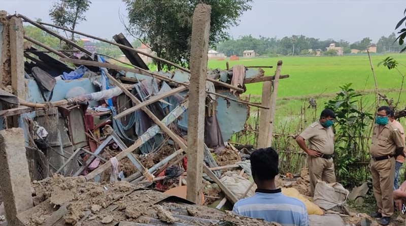 House collapsed after bomb blast at night in a village at Bhatar, 3 injured | Sangbad Pratidin