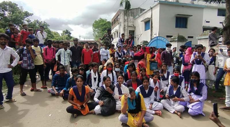Protest erupts over 'erroneous' Higher Secondary results | Sangbad Pratidin