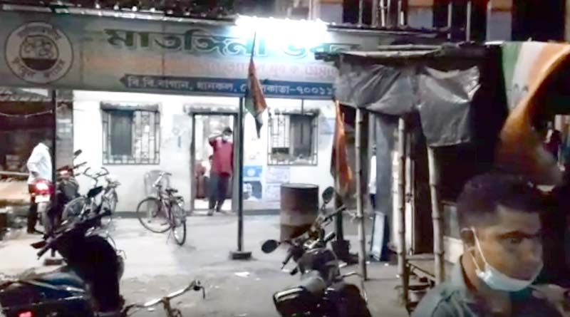 Crude bomb hurled at TMC party office in Sodepur | Sangbad Pratidin