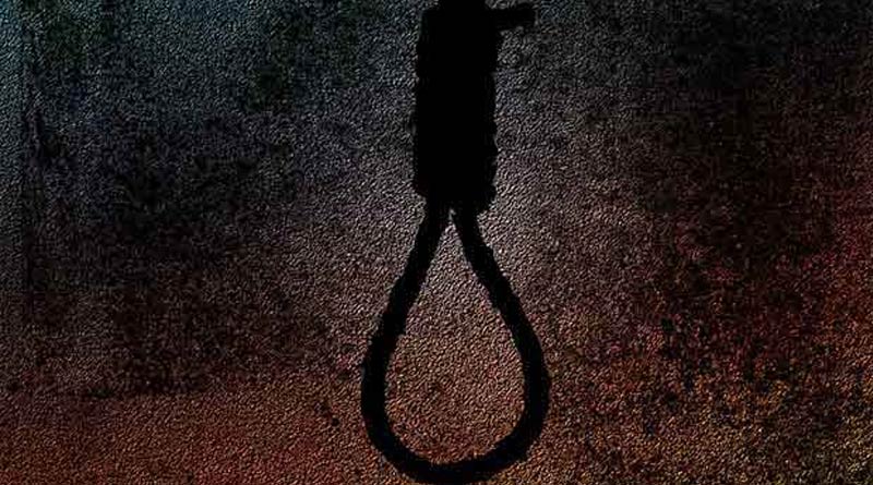 Hanging dead body of a man in Bangalore found from a gueat house in Salt Lake | Sangbad Pratidin