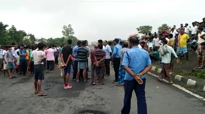 Four people killed in a road accident in Murshidabad