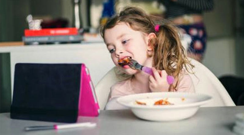 Here are some tips to how to let kids have meals without tv and mobile । Sangbad Pratidin