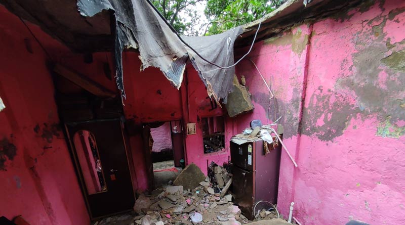 Woman dies after old house collapsed at Bondel Road, Kolkata | Sangbad Pratidin
