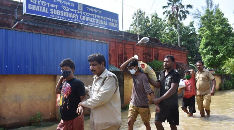 Inmates of Ghatal jail walked to move another jail after their prison get waterlogged | Sangbad Pratidin