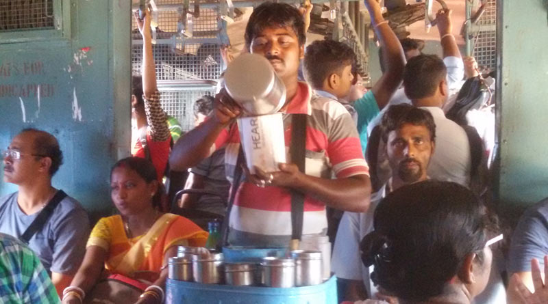 No hawkers will be allowed into the trains in Howrah division, new notification by RPF | Sangbad Pratidin