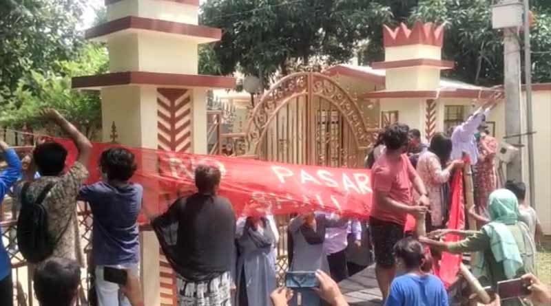 Visva Bharati: FIR filed against VC and CPRO of the university complaining their involvement of harrassing women students | Sangbad Pratidin