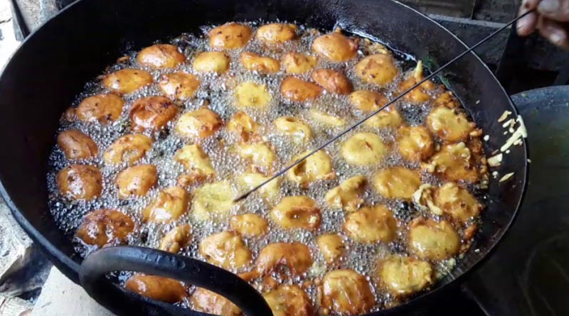 Administration cracks on unhygienic Street food | Sangbad Pratidin