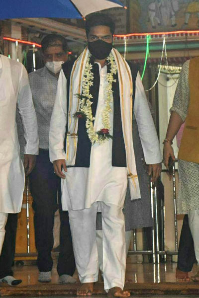 Abhishek Banerjee visits temple