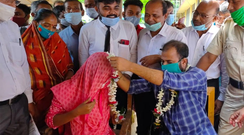 The young man married his girlfriend on the order of the court | Sangbad Pratidin