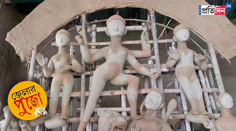 Durga Puja 2021: Four-armed Durga worshipped in Chowdhury family of Kulti, West Bengal | Sangbad Pratidin