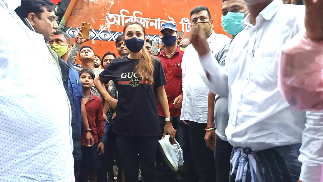  Mimi Chakraborty visits water locked Bhangar