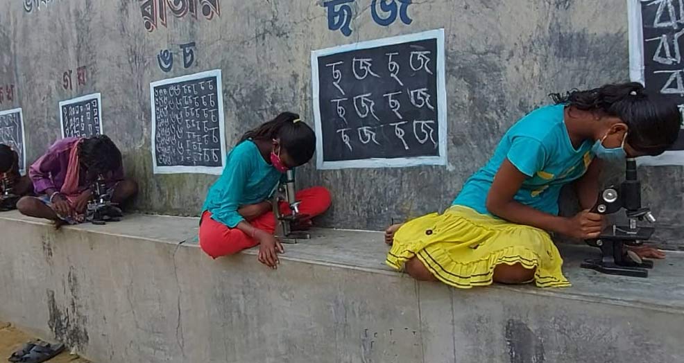 Teacher from Jamuria helps students to learn in this corona pandemic